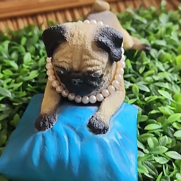 Vintage 1990 Resin Pillow Pug With Pearls - Picture 1 of 10